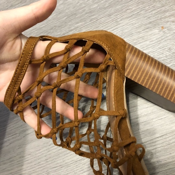 NEW YORK & COMPANY Peep-Toe Women’s Size 8 Strappy Block‎ Heel - Picture 2 of 6